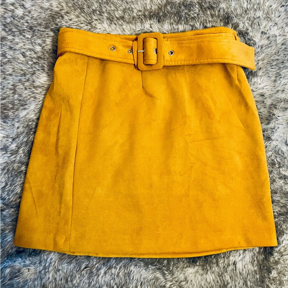 Mustard-yellow suede mini skirt Large